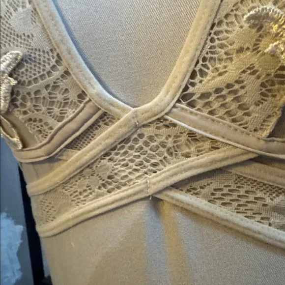 Urban Outfitters Lace Bralette - Picture 4 of 6